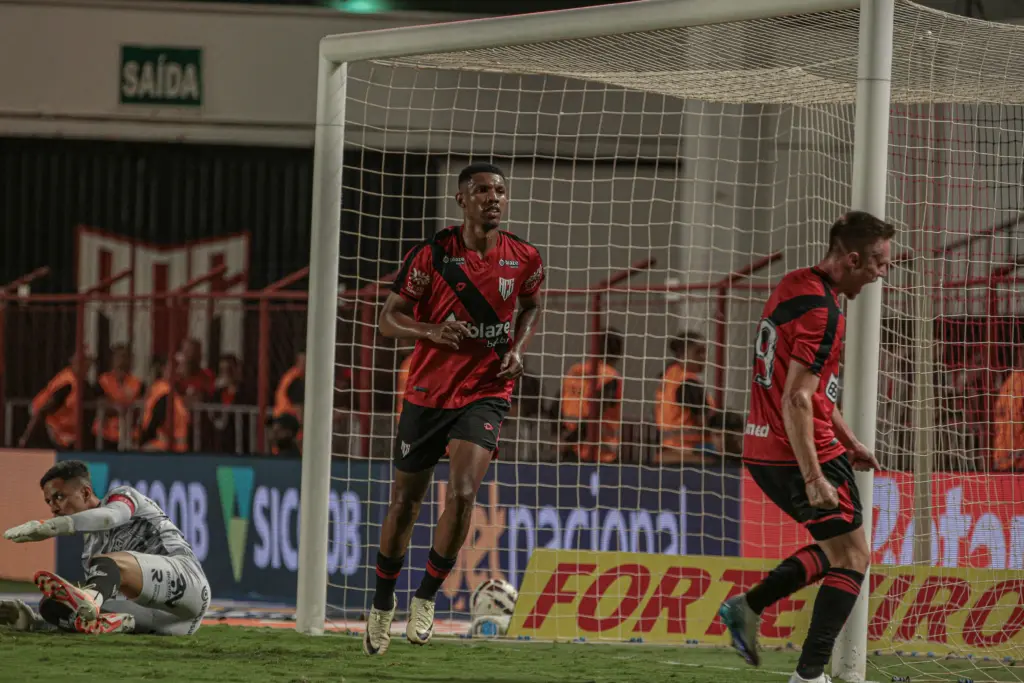 SÉRIE B: Coritiba adia acesso, mas segue líder isolado; Paysandu é o 1º rebaixado