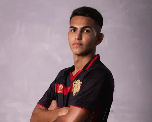 Empresa Casa Soccer acerta com jovem zagueiro destaque do Sport