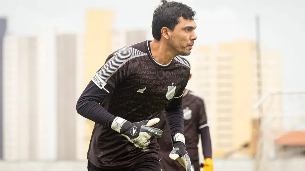 Goleiro Felipe Garcia deixa ABC e fica livre no mercado (Foto: Rennê Carvalho/ABC)