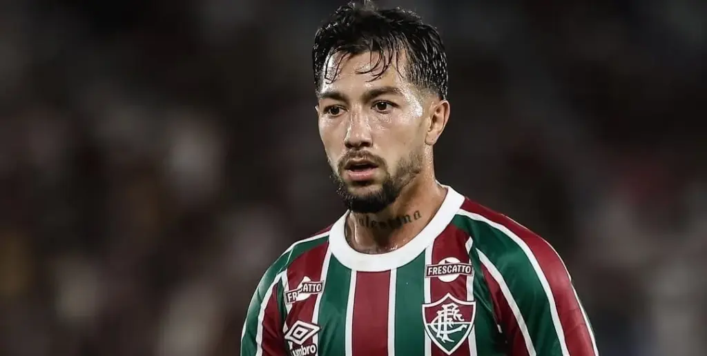 Acosta aproveita chances e vira titular absoluto no Fluminense