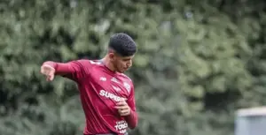Zagueiro do São Paulo critica sequência de polêmicas em jogos contra o Palmeiras