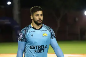 Criciúma reavalia goleiro Alisson antes do duelo com o Avaí
