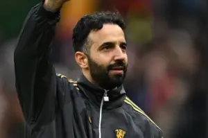 Manchester United: Ratcliff, dono do clube, banca Amorim após temporada ruim