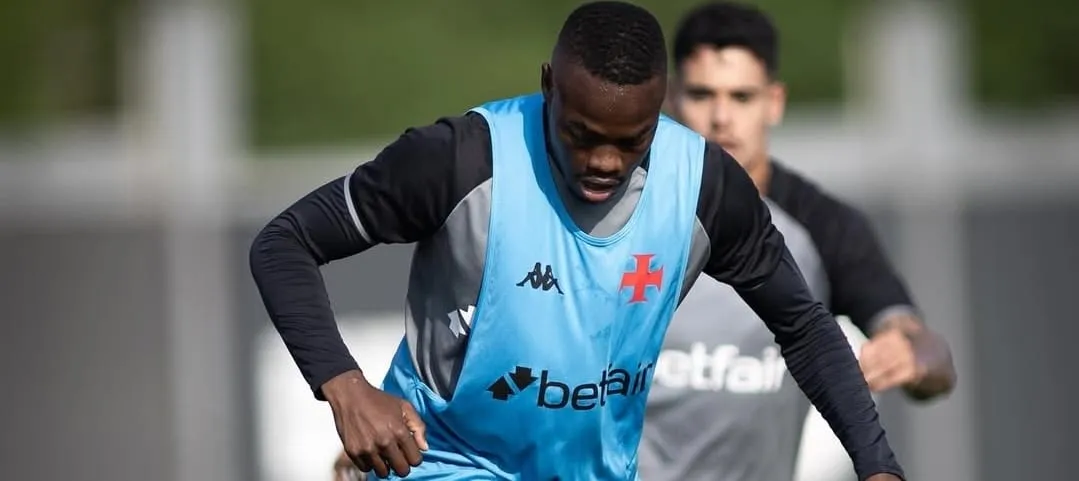 Andrés Gómez durante treino do Vasco (Foto: Matheus Lima-CRVG)