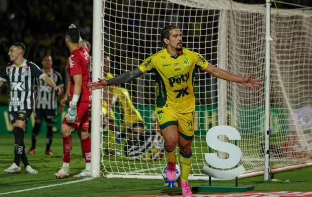Atacante celebra primeiro gol pelo Mirassol, que terá retorno contra o Sport 2 Atacante celebra primeiro gol pelo Mirassol 1