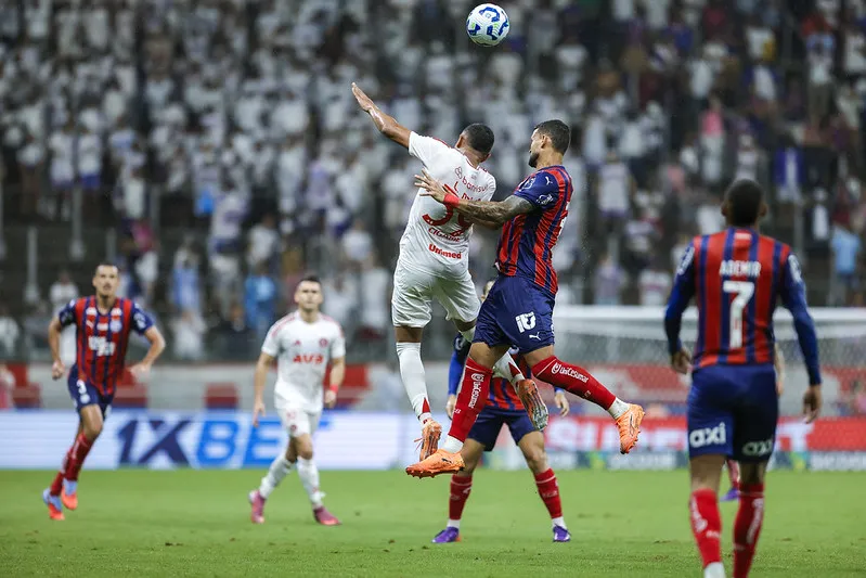 Bahia 1 x 0 Internacional - Tricolor bate Colorado e encosta no G4 5 Bahia bate Internacional no Brasileirao 2