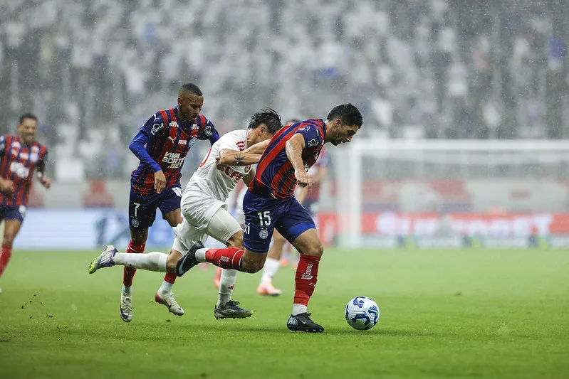 Bahia 1 x 0 Internacional - Tricolor bate Colorado e encosta no G4 3 Bahia bate Internacional no Brasileirao 4