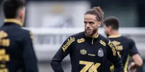 Santos analisa Brahimi como opção para enfrentar o Botafogo