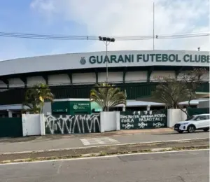 Pichações no Brinco refletem a revolta da torcida do Guarani