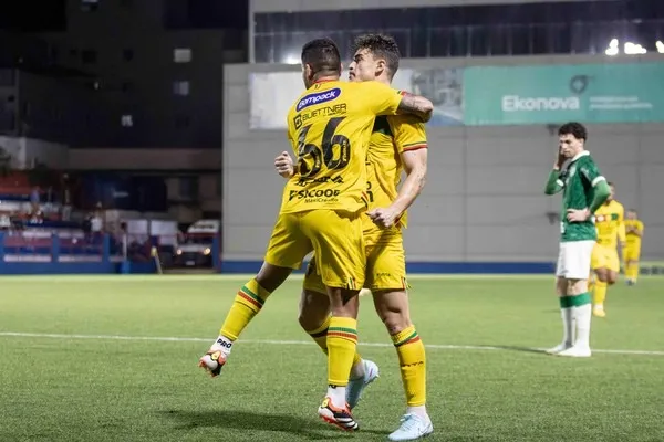Desesperado, Brusque vai para 'tudo ou nada' contra a Ponte Preta (Foto: Lucas Gabriel Cardoso/Brusque FC)