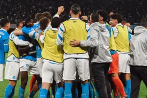 Napoli derrota Inter de Milão por 3 a 1, se reabilita no Italiano e assume liderança