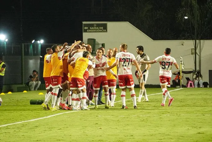 CRB tem desfalque certo para jogo contra a Ferroviária 2 CRB 1