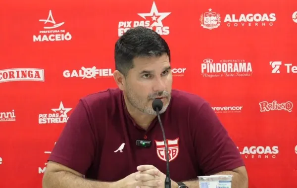 Barroca acredita em acesso do CRB: “Chegando na reta final”