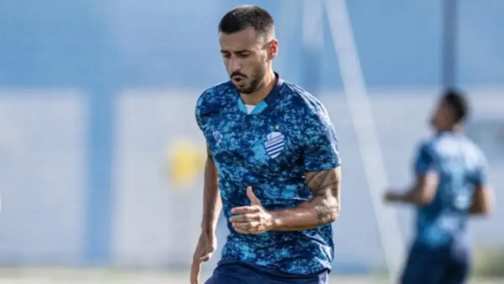 CSA vai emprestar meia Camacho para disputa do estadual (Foto: Allan Max/CSA)