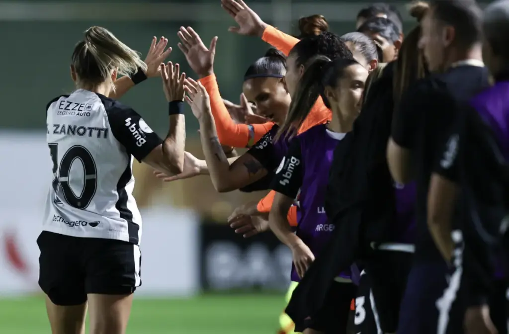 Corinthians vence Santa Fe e encara Boca Juniors nas quartas; Ferroviária avança