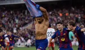 Barcelona vence o Girona com gol 'chorado' nos acréscimos e dorme na liderança de La Liga