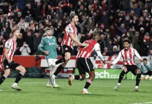 Liverpool perde para o Brentford, a 4ª derrota seguida na Premier League, e cai para o 6º posto