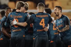 Goleiro defende pênalti, Napoli supera Lecce e mantém topo do Italiano; Milan tropeça