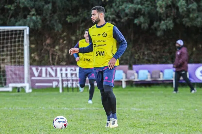 Caxias perde zagueiro na Série C após problema de saúde grave