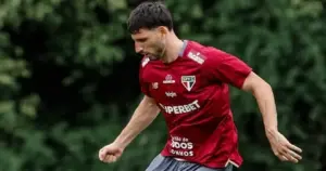 São Paulo treina com Calleri e Cédric de olho no duelo com o Vasco