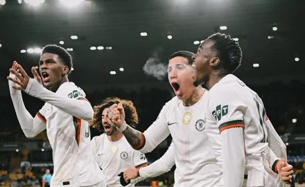 Chelsea avança na Copa da Liga Inglesa mesmo com Delap expulso