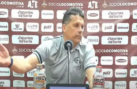 Claudinei destaca domínio da Ferroviária em parte do jogo e aponta falhas defensivas