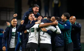 Coritiba tenta disparar na lideranca em domingo de briga por g4