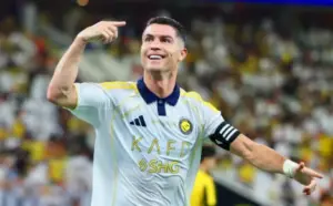 Cristiano Ronaldo se torna o primeiro jogador bilionário da história