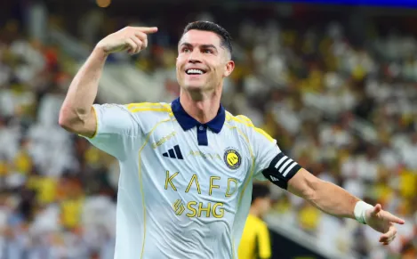 Crisitano Ronaldo se torna o primeiro bilionario do futebol