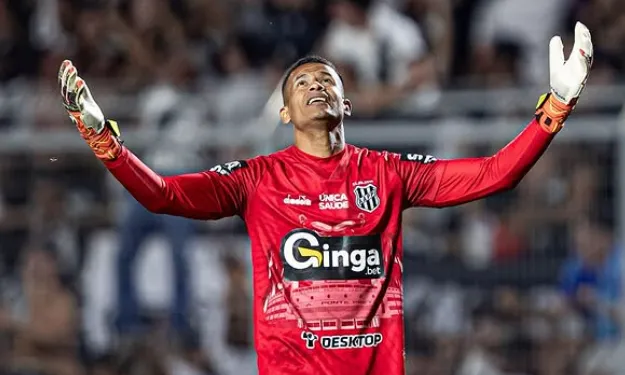 Goleiro da Ponte Preta celebra título e elogia sistema defensivo