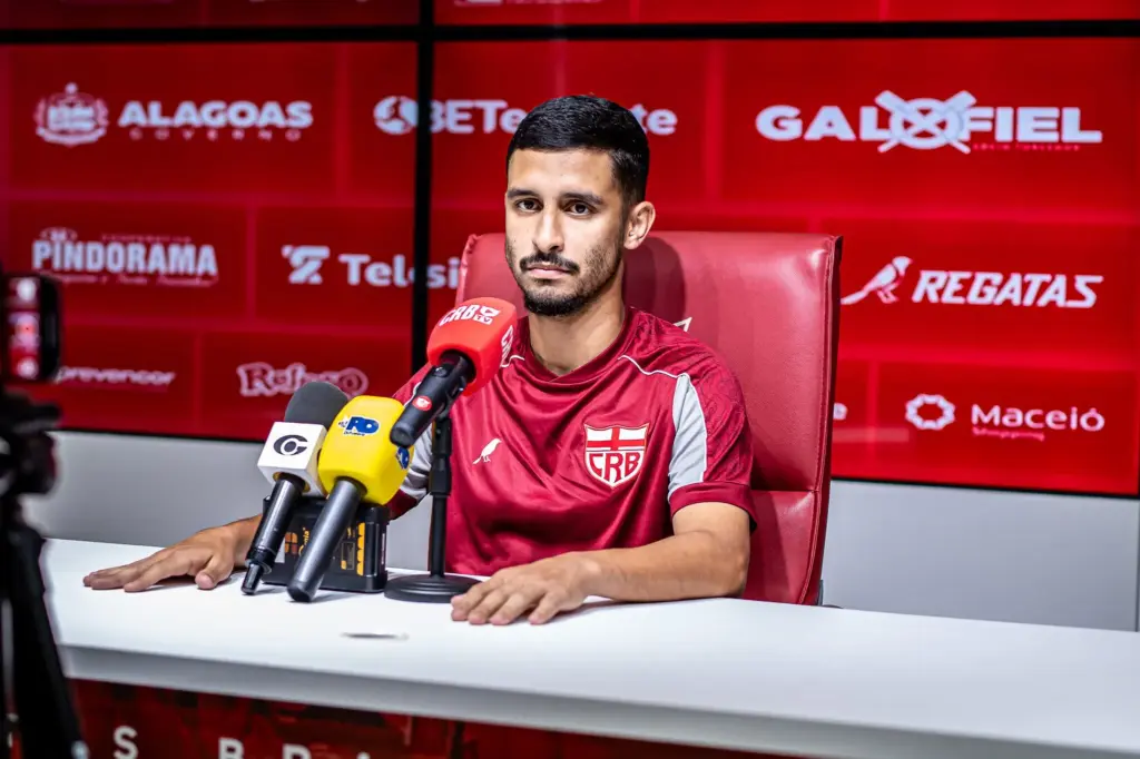 Meia Danielzinho pede confiança elevada para duelo no Rei Pelé (Foto: Francisco Cedrim/CRB)