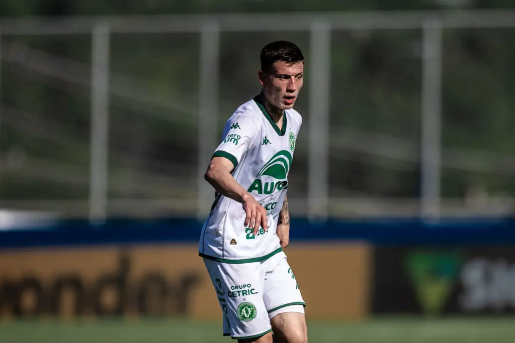 Revelação da Chapecoense vive noite histórica na vitória contra o Amazonas (Foto: Divulgação)