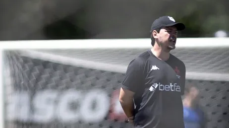 Vasco: Diniz rasga elogios a Coutinho e Rayan, que vivem boa fase