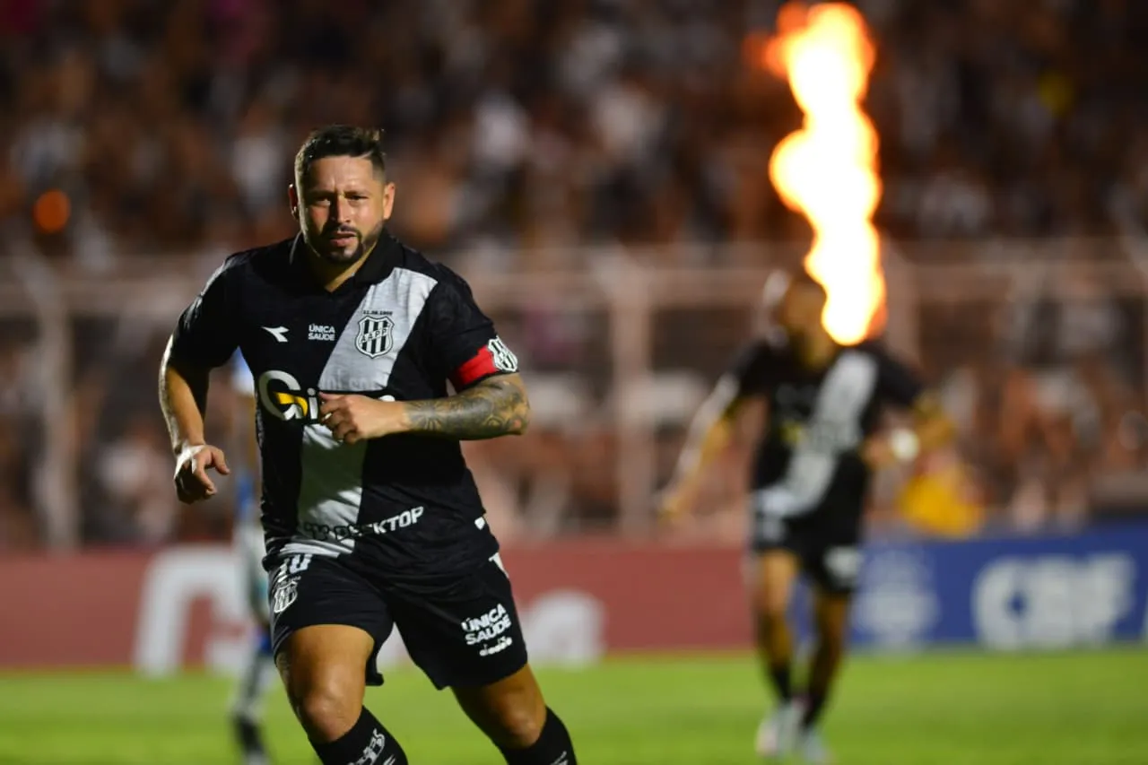 Elvis e Diogo celebram  conquista da Ponte Preta e exaltam união do grupo