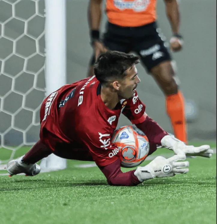 Paulista Sub-20: Cria do clube, Rodrigo Falcão brilha, defende dois pênaltis e leva o Santos à final 3 F0S75i43 image