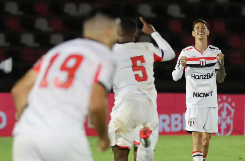 Volante do Botafogo-SP acredita em reação: “Não podemos abaixar a cabeça”