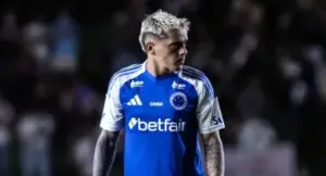 Fagner segue fora no Cruzeiro e Kauã Moraes assume vaga na lateral