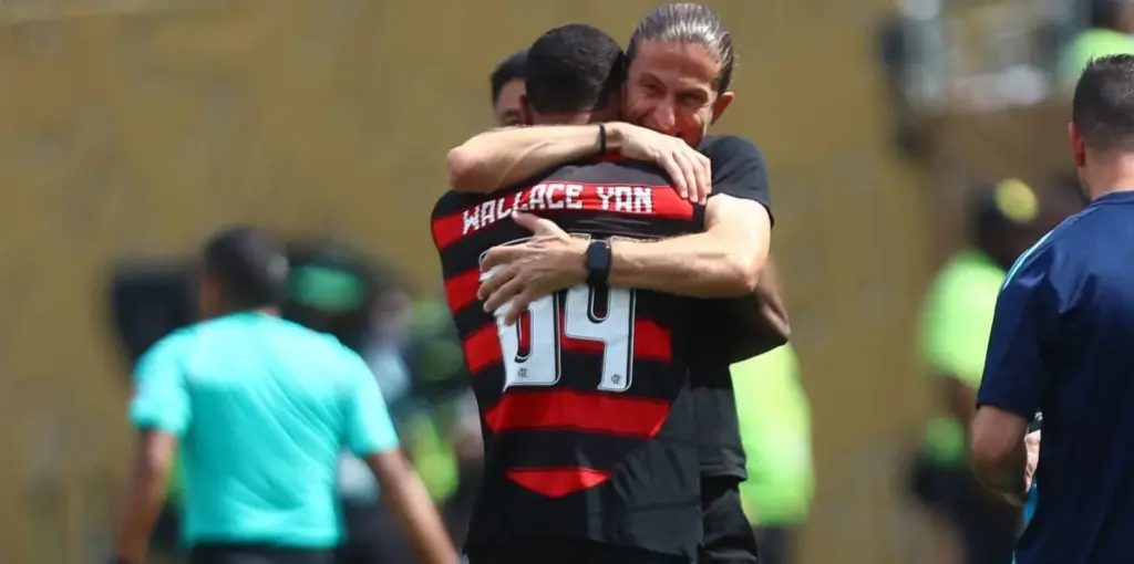 Crias do Flamengo buscam novas oportunidades com Filipe Luís