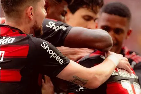 Flamengo 3 x 2 Palmeiras- Líderes e iguais com 61 pontos 2 Brasileirão - 2025