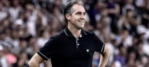 Fluminense vence o Ceará com lance polêmico e Léo Condé detona arbitragem