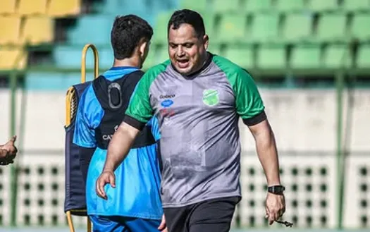 Floresta negocia renovação com Leston Júnior para a temporada 2026