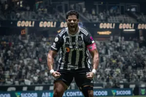 Atlético-MG encerra rumores e garante permanência de Hulk: 'Ele continua'