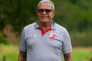 Técnico do Náutico, Hélio reforça torcida por Ponte Preta nas redes
