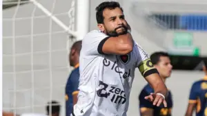 Botafogo-PB acerta renovação de Henrique Dourado