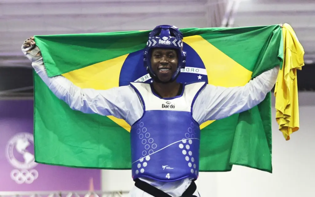 Brasileiro vence Mundial de Taekwondo e mira Olimpíada