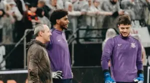 Corinthians: Hugo Souza vira dúvida e Felipe Longo pode ser titular