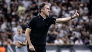 A três pontos do G8, Léo Condé valoriza empate do Ceará fora de casa