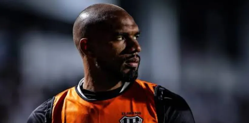 Santa Cruz mira lateral Kevyn, da Ponte Preta