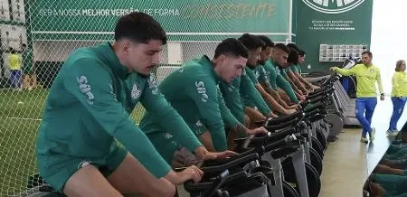 Palmeiras recebe visita de Comissão de Dopagem em treino na Academia de Futebol