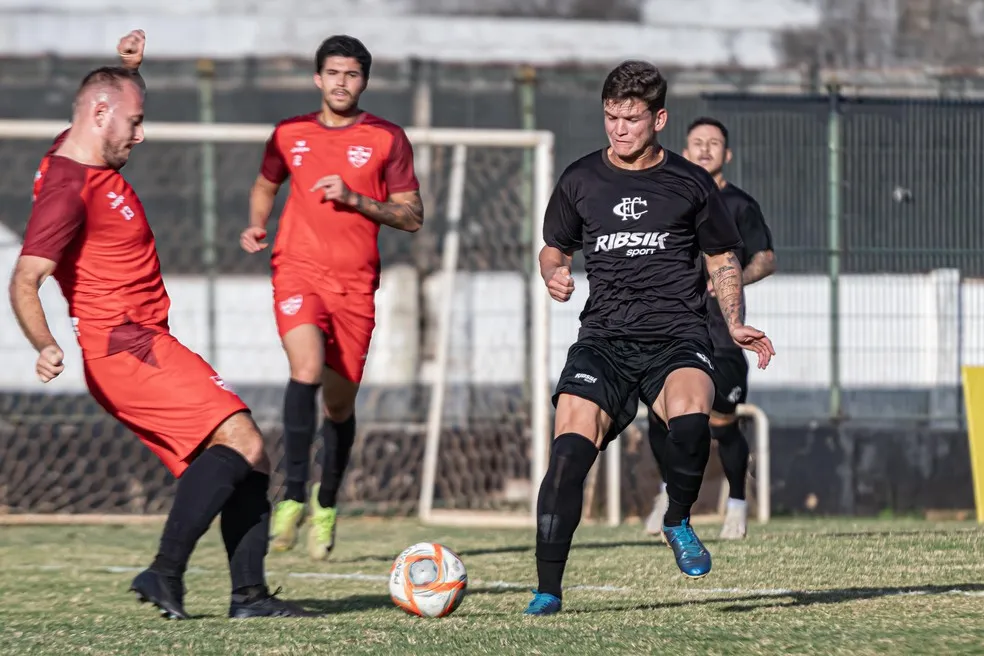 Comercial encaminha renovações de Petuba e Silvério